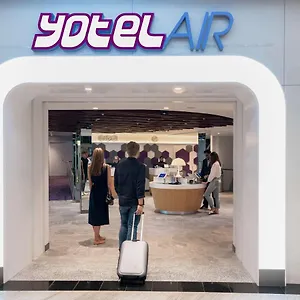 Yotelair Changi Airport Landside Отель Сингапур